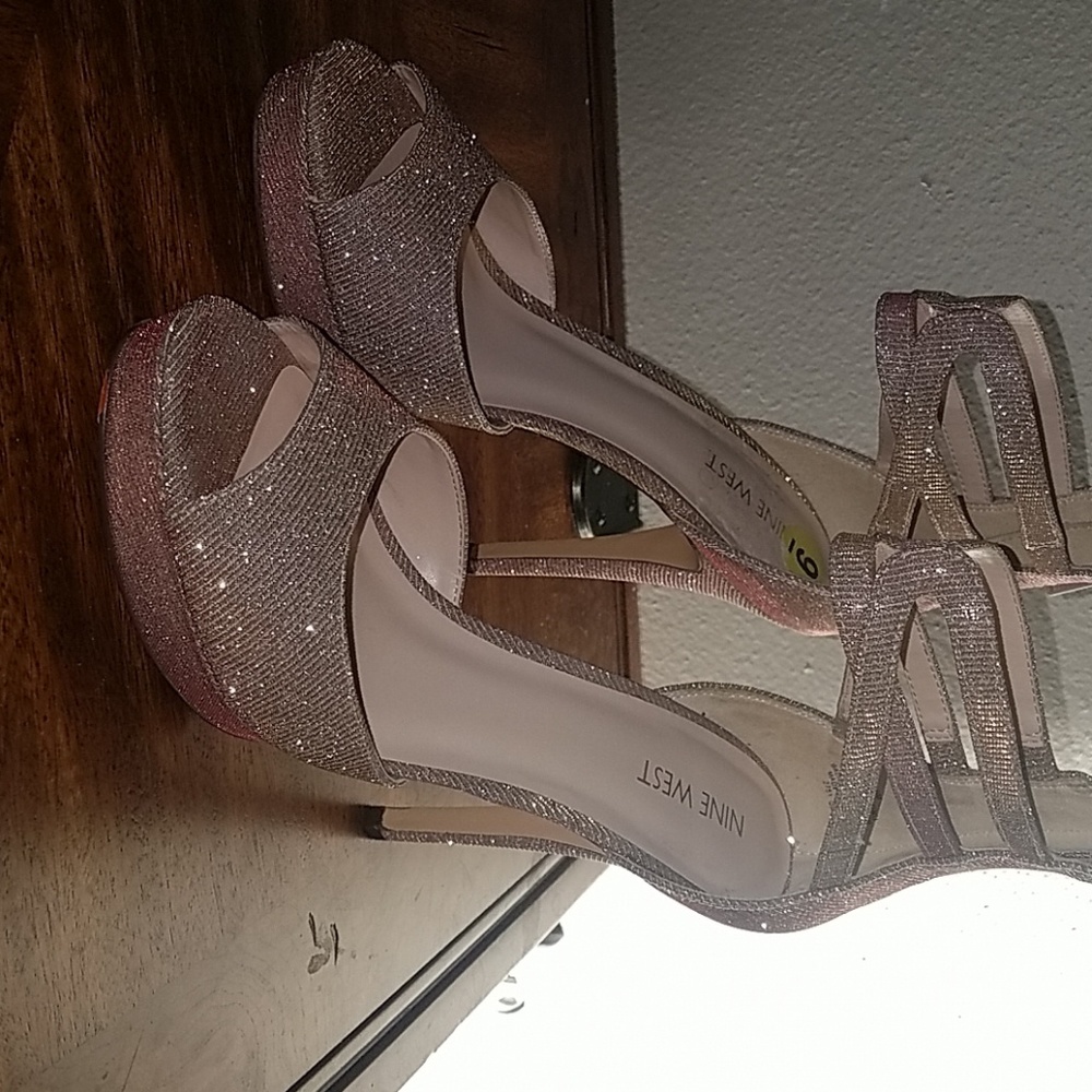 Nine west voretta patent platform heels